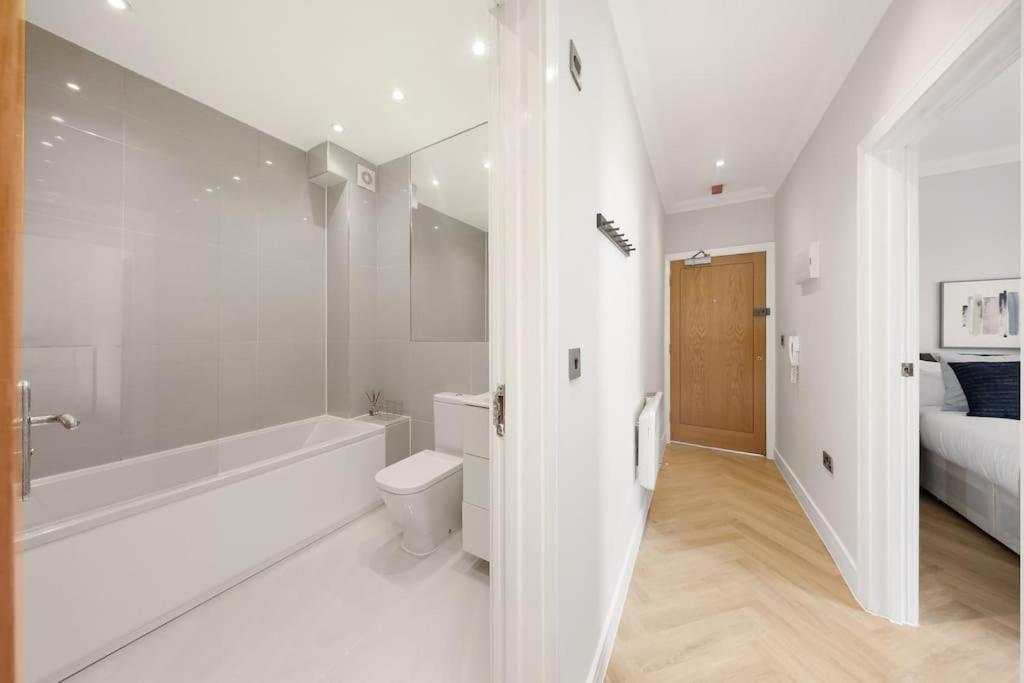Pleasing 2Bed Flat 10Min To Wimbledon Tennis Court London Eksteriør billede