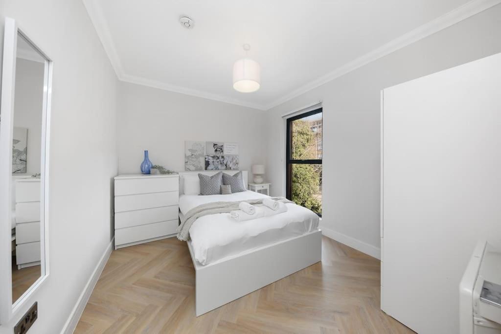 Pleasing 2Bed Flat 10Min To Wimbledon Tennis Court London Eksteriør billede