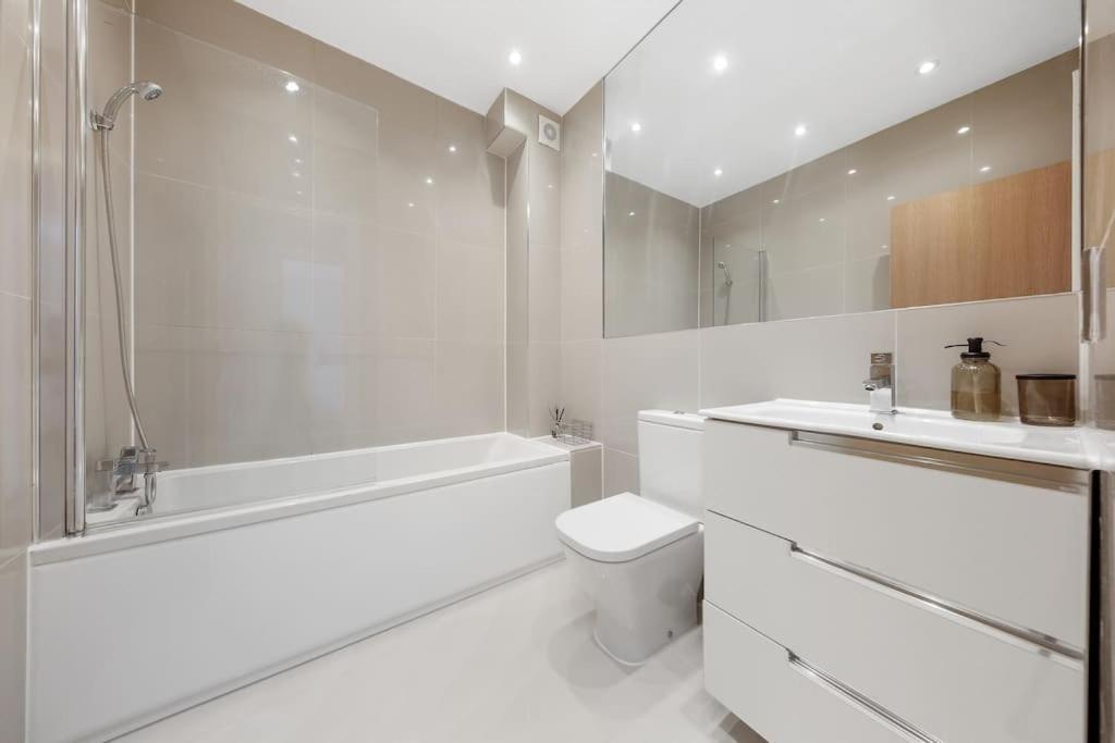 Pleasing 2Bed Flat 10Min To Wimbledon Tennis Court London Eksteriør billede