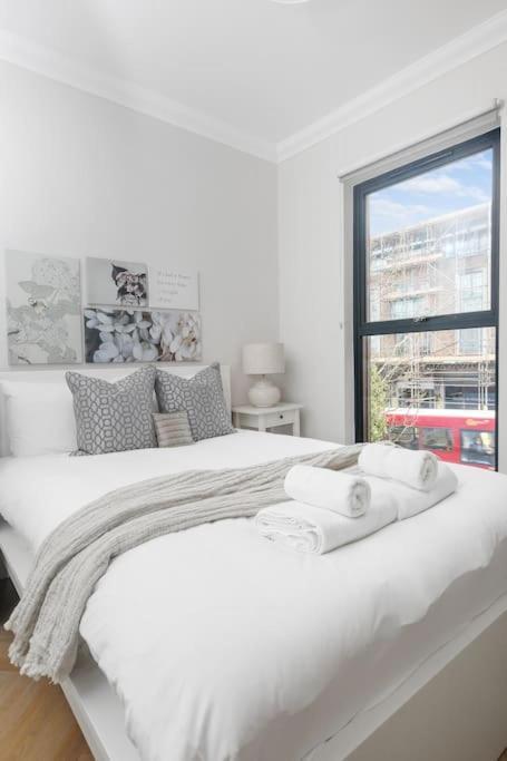 Pleasing 2Bed Flat 10Min To Wimbledon Tennis Court London Eksteriør billede
